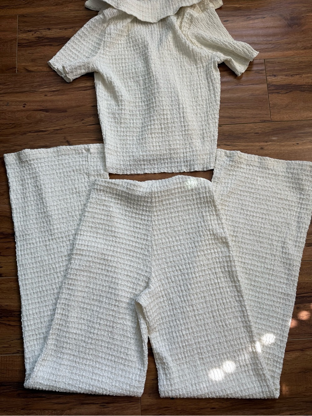 Zara Cream Textured Set - Picture 3 of 4